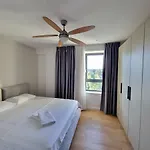Creative & Luxury New Of * Bucureşti