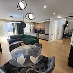 Creative & Luxury New Of * Bucureşti