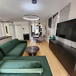 Creative & Luxury New Of * Bucureşti